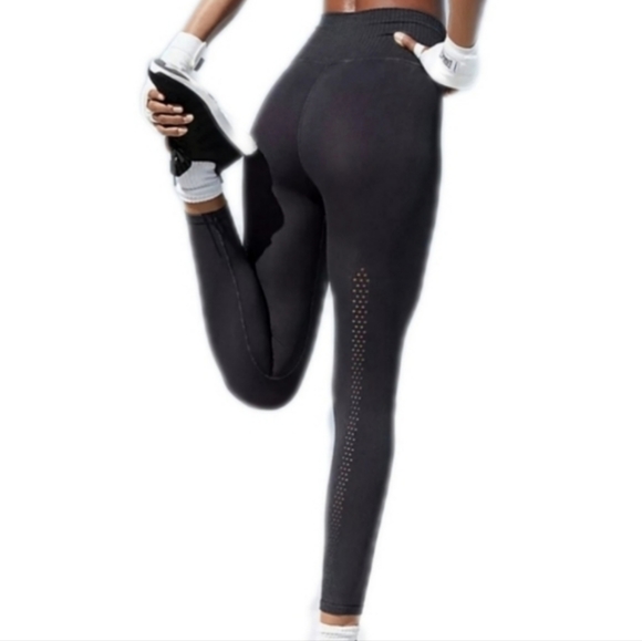 FP Movement by Free People Good Karma High Rise 7/8 Length Black Leggings M - Picture 1 of 13